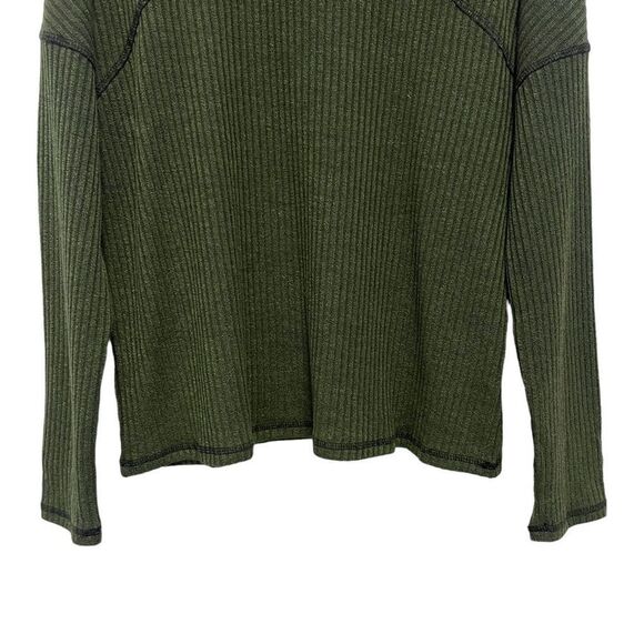 Green Turtle Neck Top - Picture 3 of 6